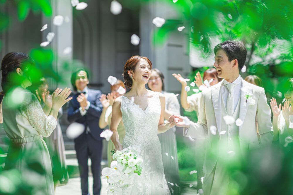 サマーウェディング完全ガイド！魅力と演出アイデア