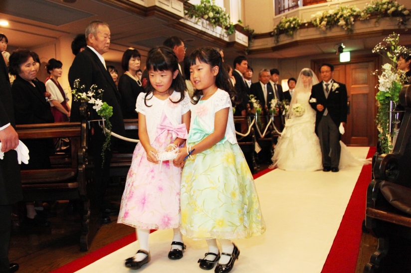 結婚式での子供の演出は 大人も笑顔になるリラックスパーティ 福山市のチャペル結婚式場 南蔵王 聖ペトロ教会