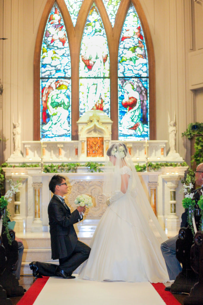 素敵演出 ダーズンローズセレモニーとは 福山市のチャペル結婚式場 南蔵王 聖ペトロ教会